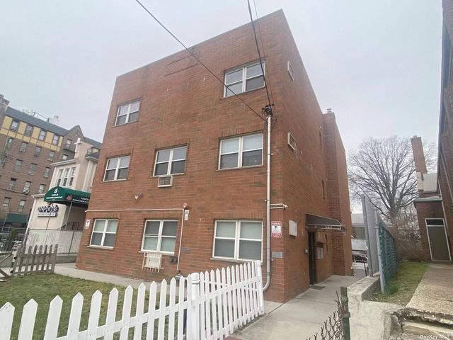 $2,998,000 | 156-07 Sanford Avenue | Murray Hill - Flushing