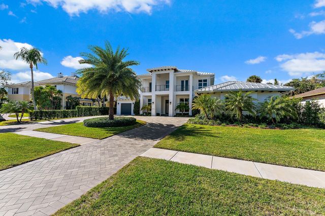 $5,950,000 | 11701 Lake Shore Place | Hidden Key