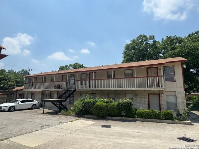 $750 | 1523 Quintana Road, Unit 13 | Quintana