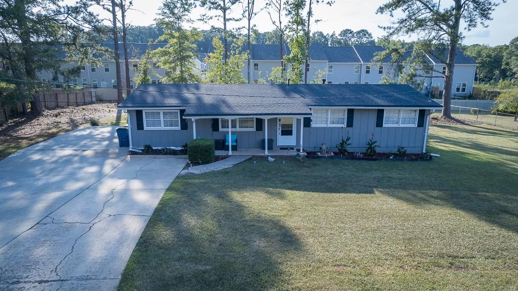 a view of a house with a yard