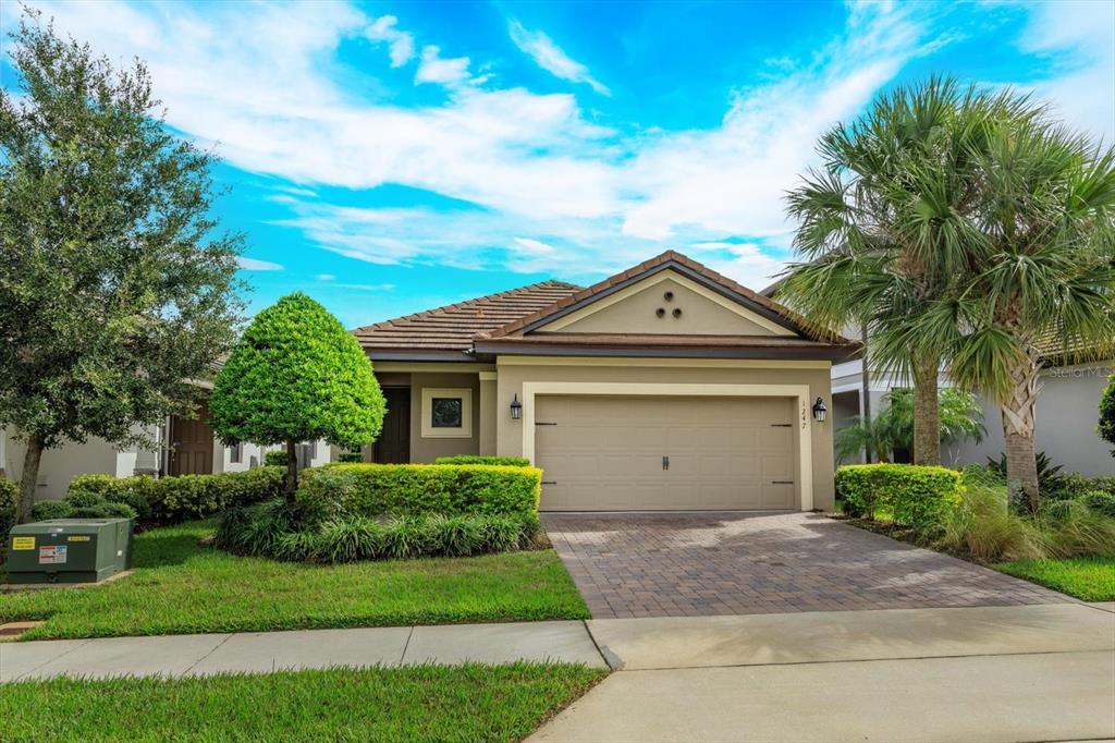 a view of a house with a yard