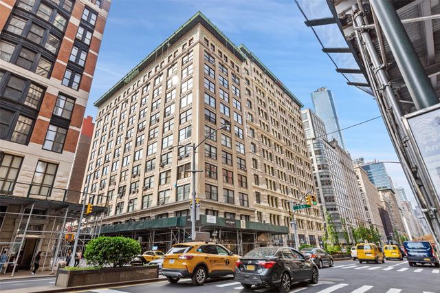 $4,300,000 | 222 Park Avenue South, Unit 8E | Flatiron