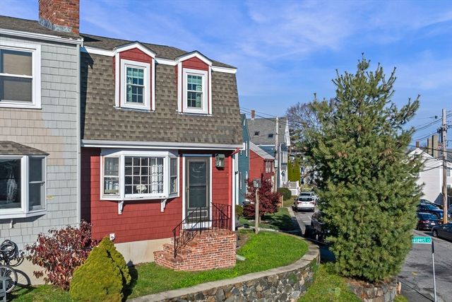 $695,000 | 10 Prospect Court, Unit 10 | Old Town Marblehead