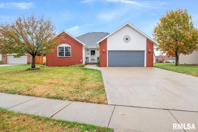 $325,000 | 1355 Wyndmoor Drive | Rochester