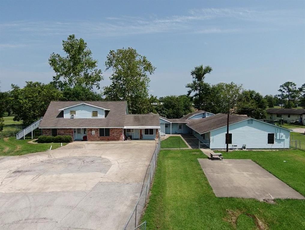 a view of house with garden and trees