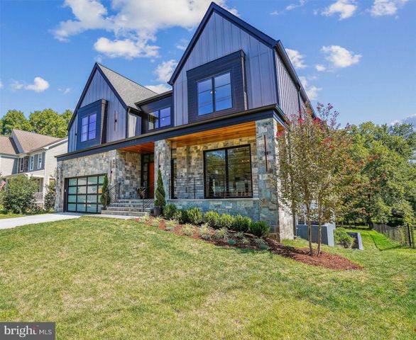 $2,625,000 | 308 Branch Road Southeast | East Vienna Woods