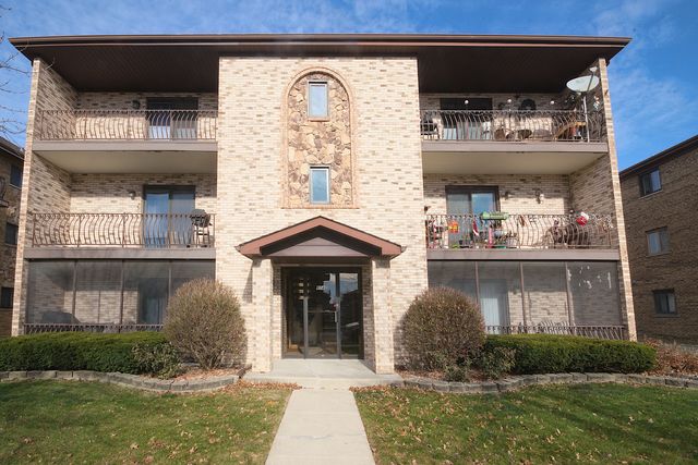 $225,000 | 8142 168th Place, Unit 2W | Tinley Park