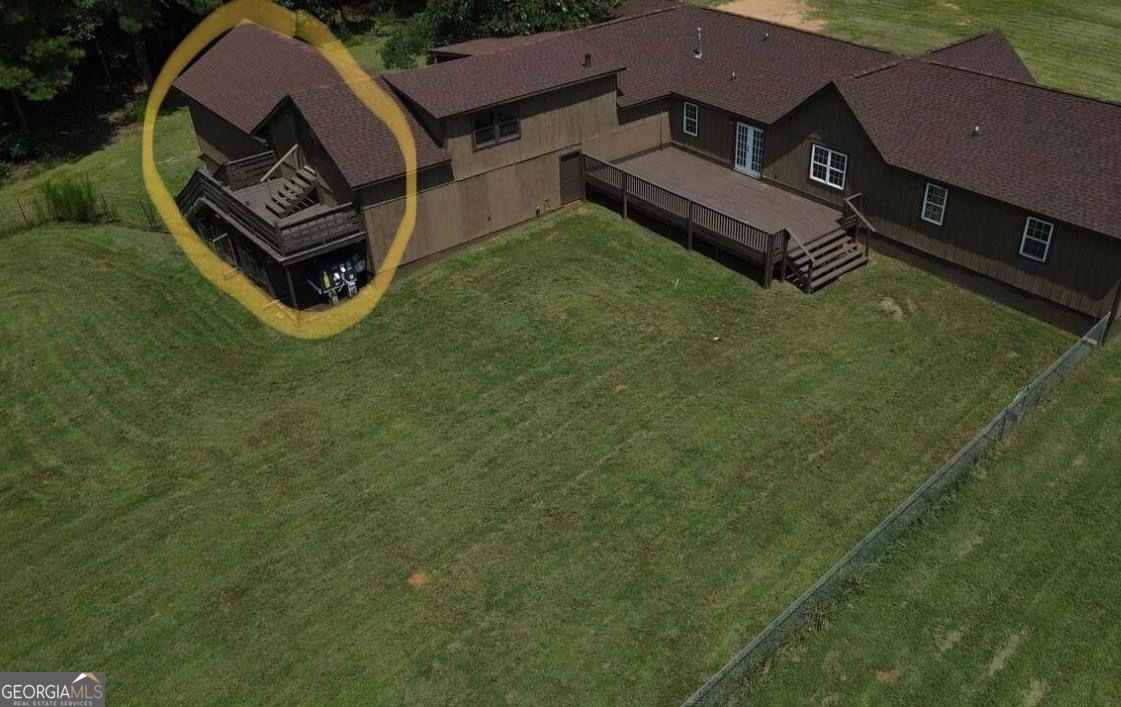 an aerial view of a house having yard