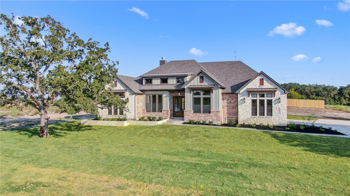 View of front facade with a front lawn