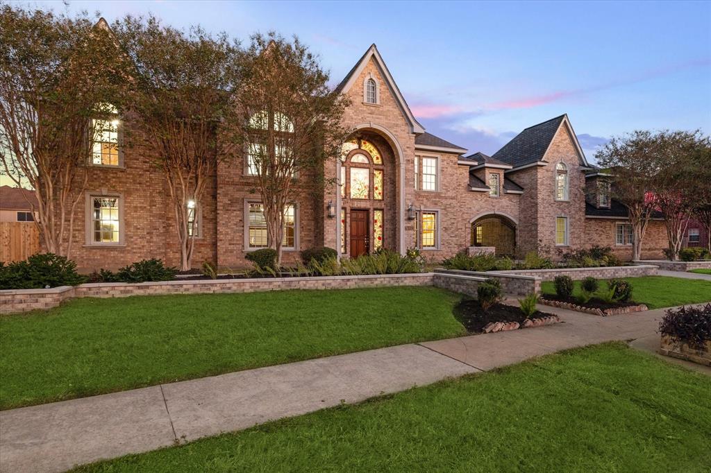 a house view with a outdoor space