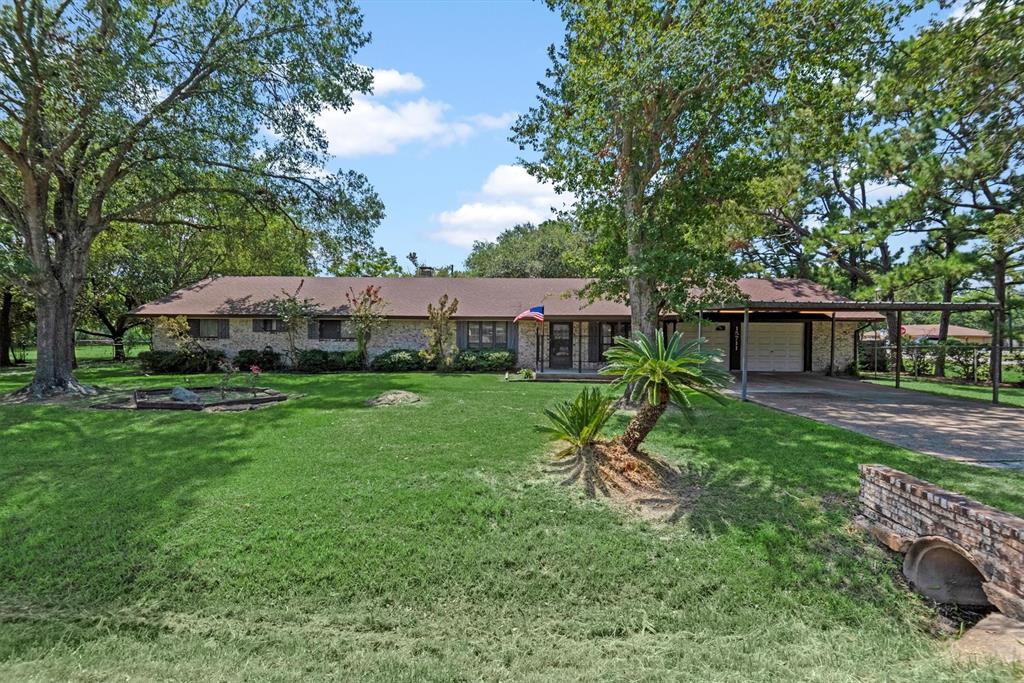 a view of a house with backyard and sitting area