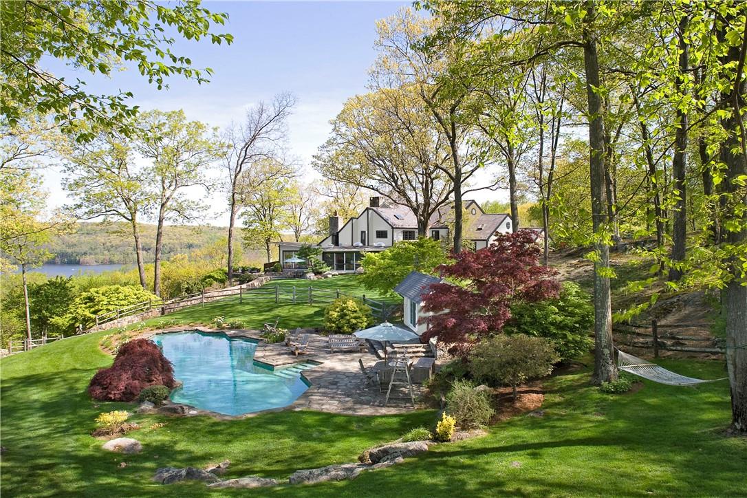 a view of a garden with a fountain