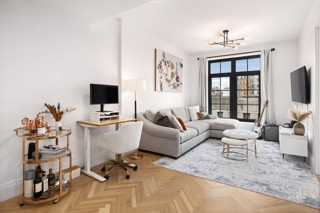 $999,000 | 300 West 122nd Street, Unit 8J | Harlem