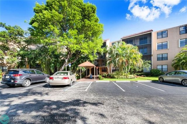 $2,550 | 3800 North Hills Drive, Unit 304 | Emerald Hills