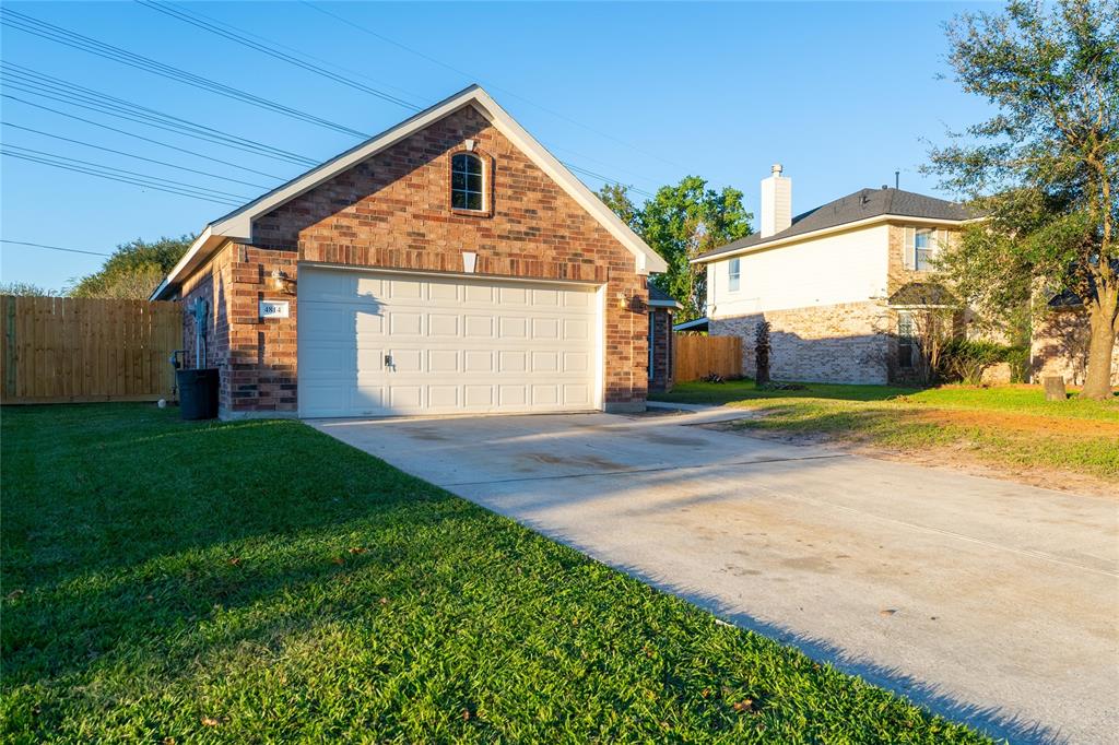 a front view of house with yard and garage