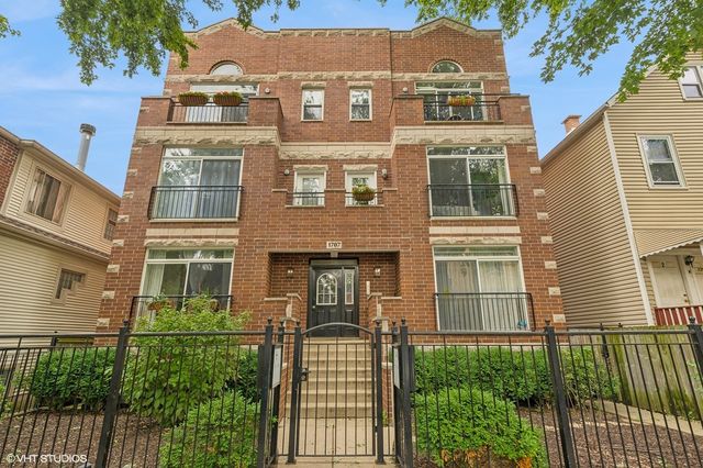 $575,000 | 1707 North Artesian Avenue, Unit 3S | Wicker Park