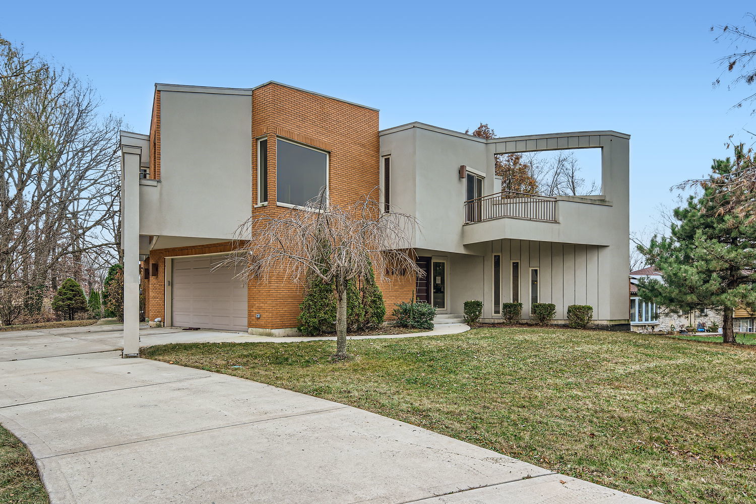 a front view of house with yard