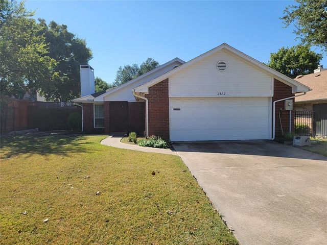 $2,300 | 2812 Country Villa Circle | Southwest Carrollton