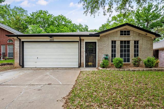 $1,850 | 1210 Cardinal Oaks Drive | Mansfield