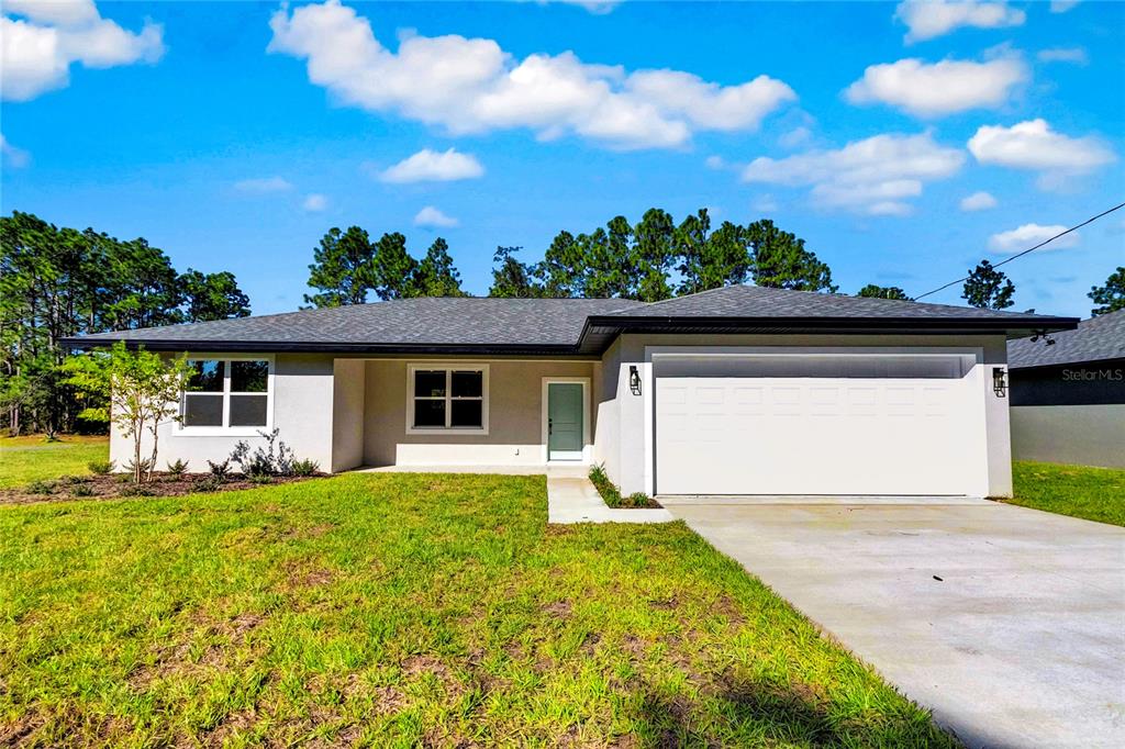 a view of a house with a yard