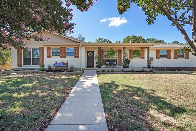 $359,900 | 812 North Stewart Street | Azle