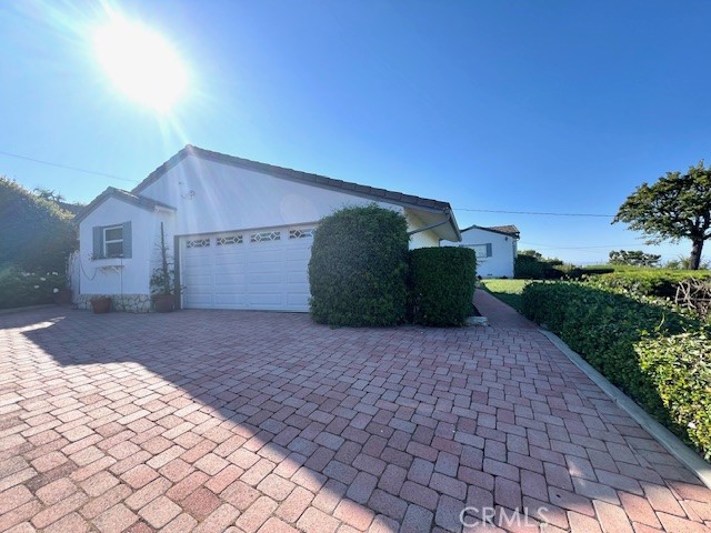 a view of a back yard of the house