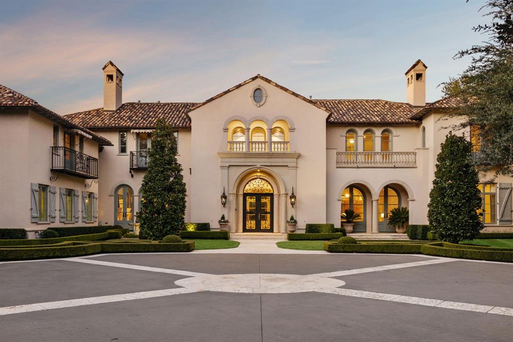 a house view with a outdoor space