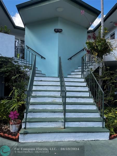 a view of entryway and hall