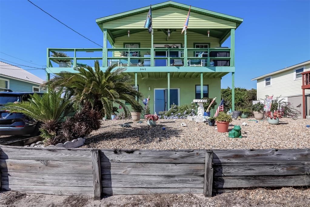 a view of outdoor space yard and porch