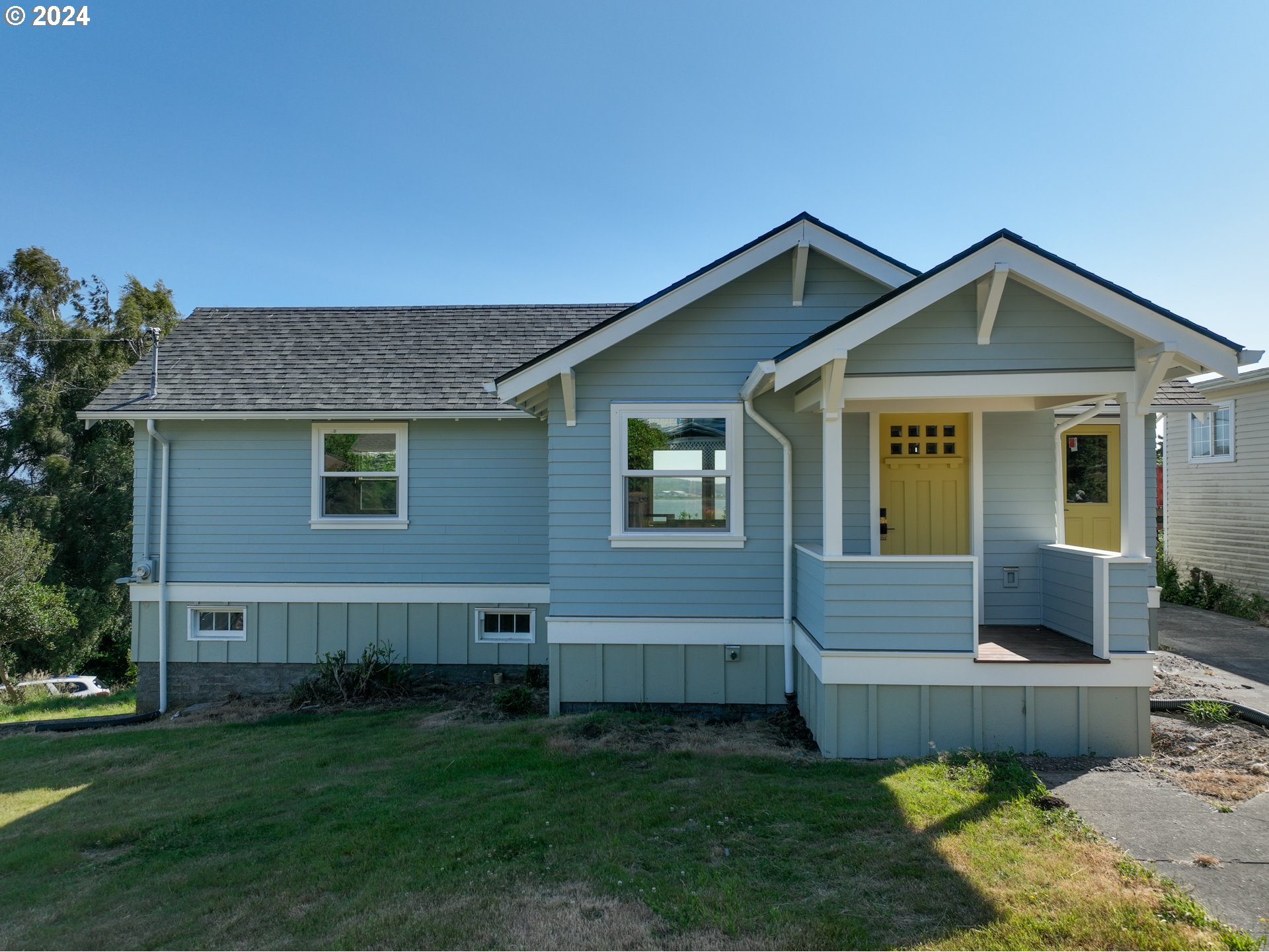 a view of front of house with a yard