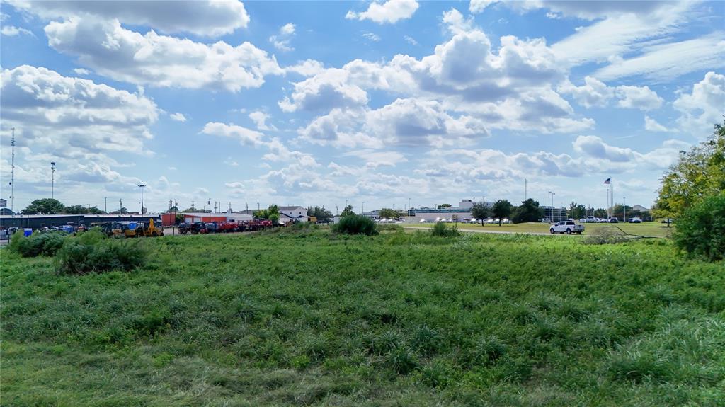 a view of a big yard with lots of green space