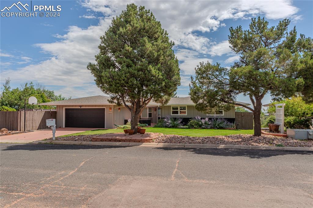 Stunning ranch home with panoramic views