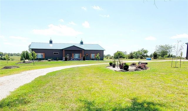 $1,100,000 | 26652 Southeast 300 Road | Lone Elm Township - Anderson County