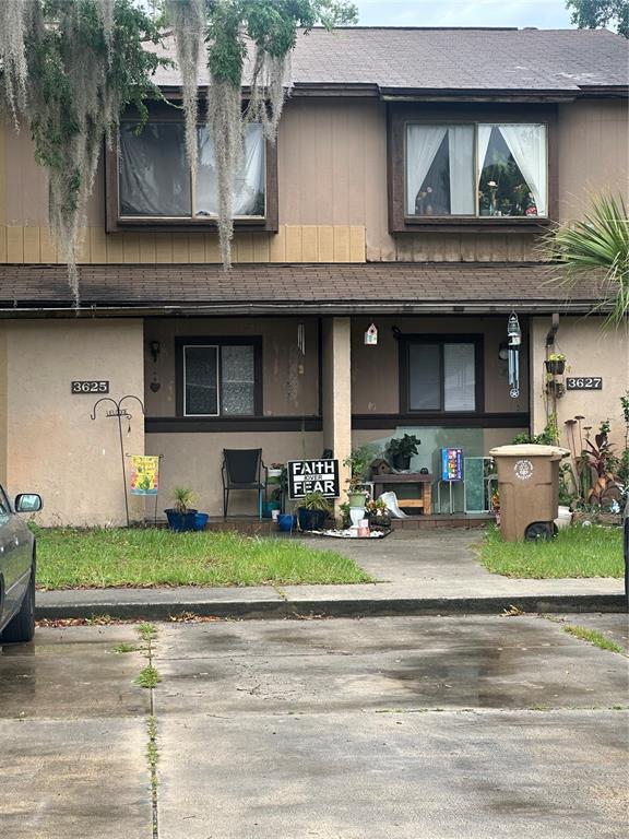 a front view of house with yard