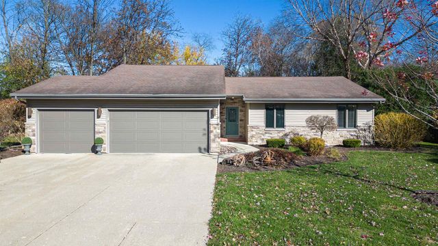 $419,900 | 2921 Candlewood Drive | Janesville