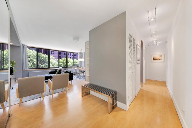 $1,550,000 | 250 West 89th Street, Unit 3M | Upper West Side