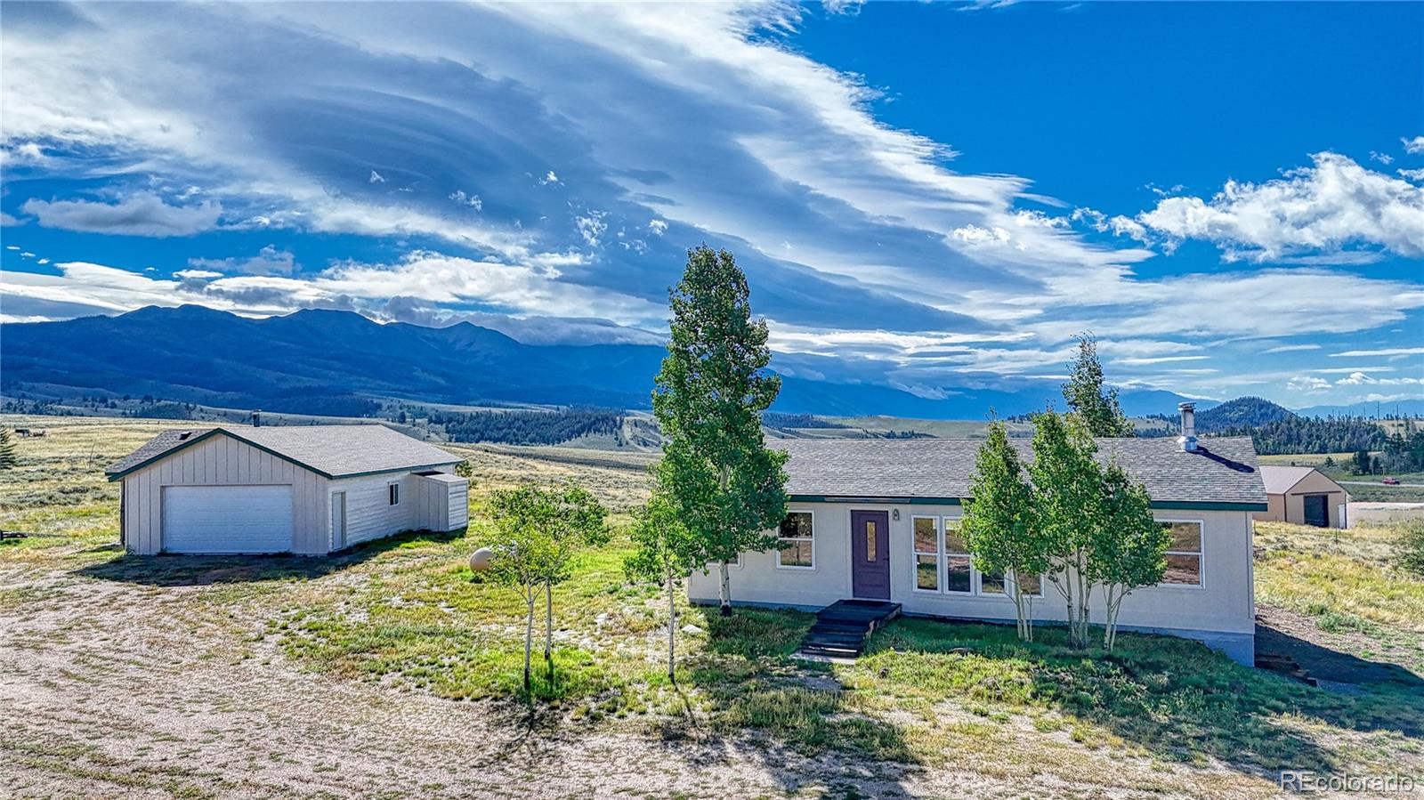 a view of a house with a yard