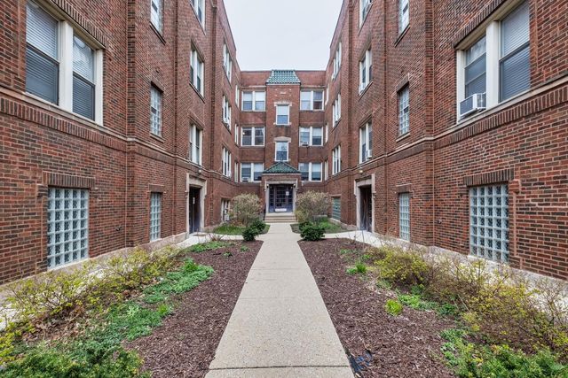 $1,950 | 2450 West Addison Street, Unit 1B | Horner Park