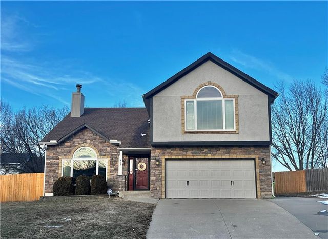 $349,900 | 413 Northwest Eastwood Drive | Blue Springs