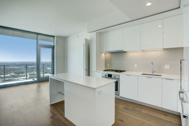 $685,000 | 44 East Avenue, Unit 3406 | Bridgeview