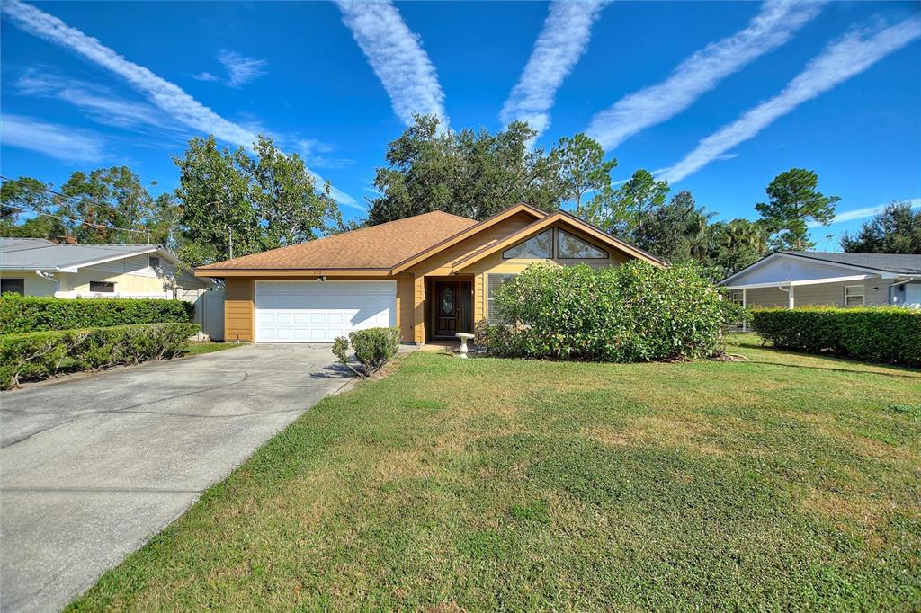 a view of a house with a yard