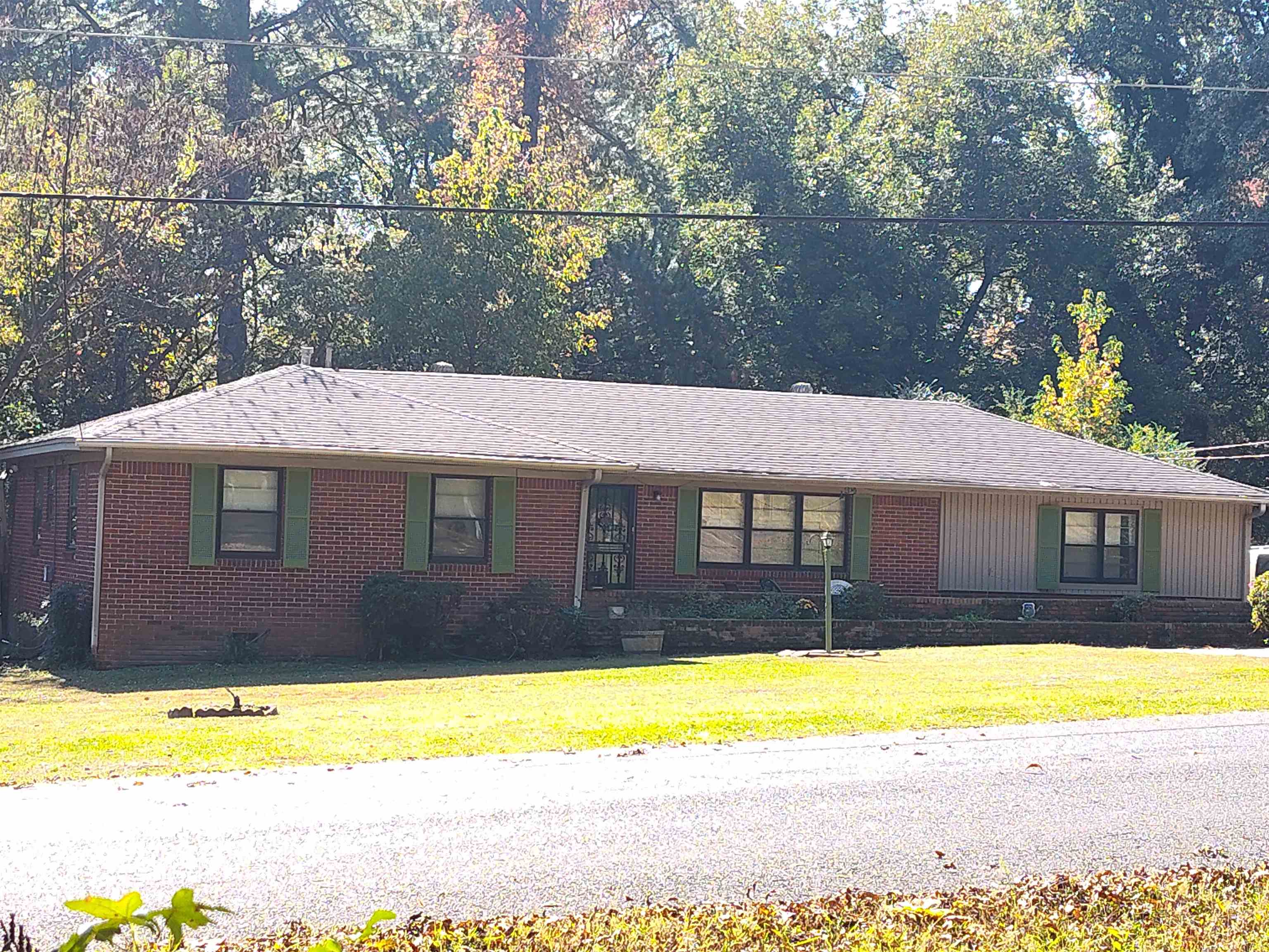 Single story home with a front yard