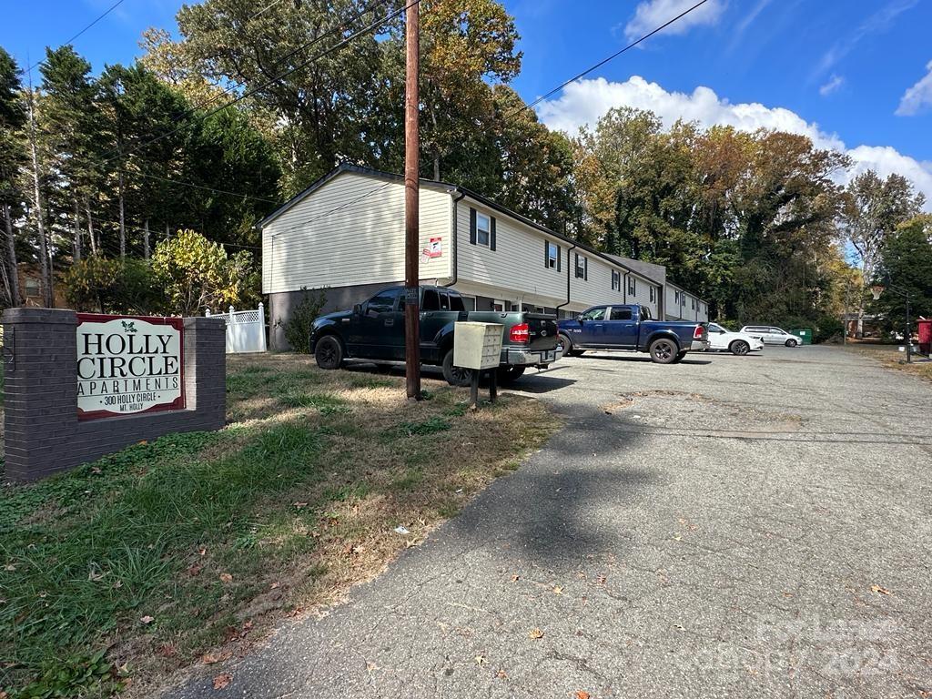 a view of a car park in front of house