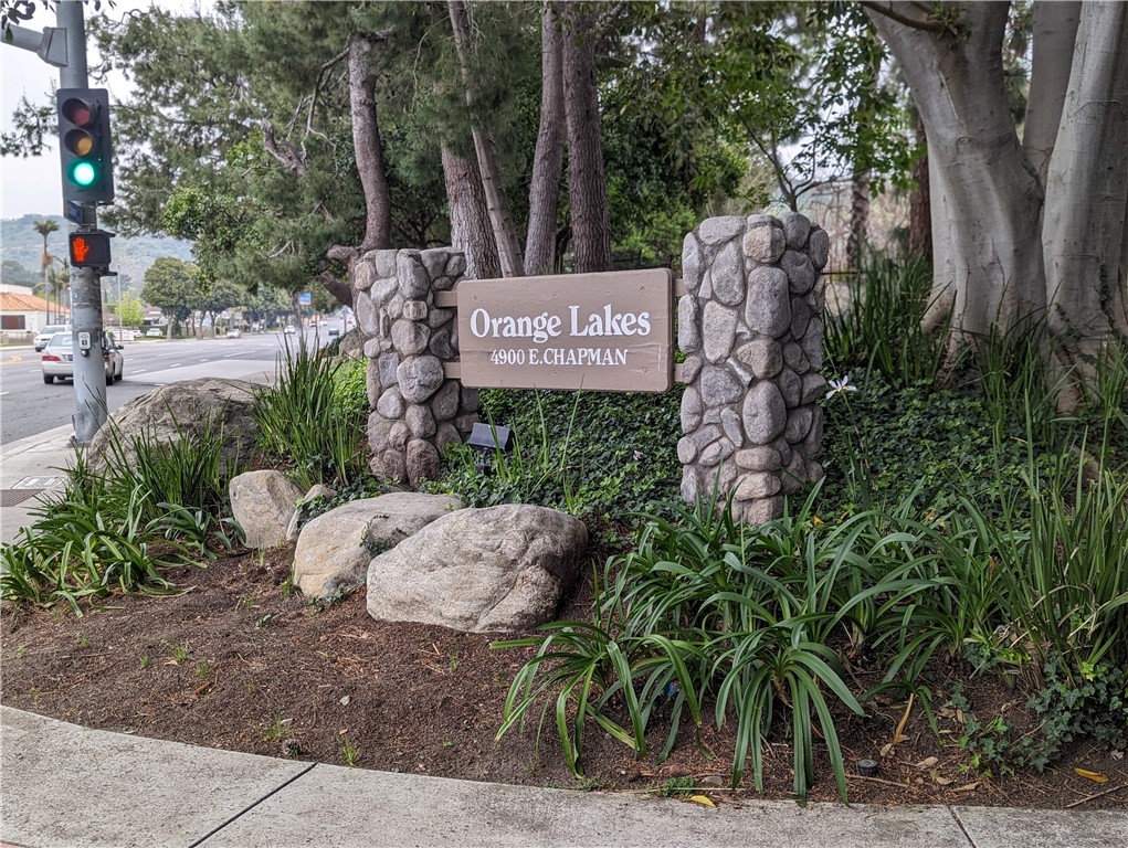 Entry to Orange Lakes community