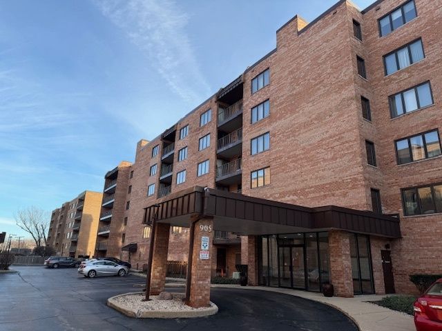 $260,000 | 905 Center Street, Unit 206 | Des Plaines