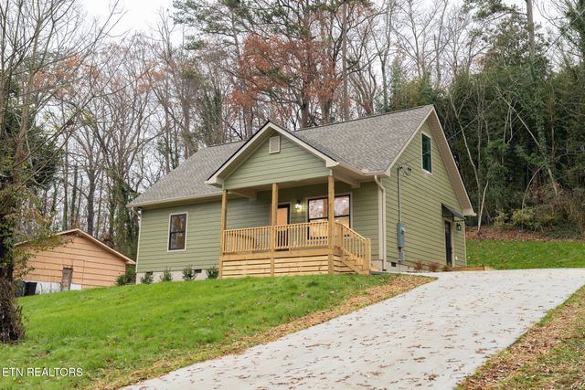 $399,000 | 5207 Daphne Drive | Chilhowee Hills