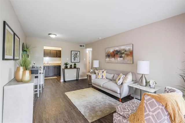 $1,100 | 5900 North Braeswood Boulevard, Unit 160 | Brays Oaks