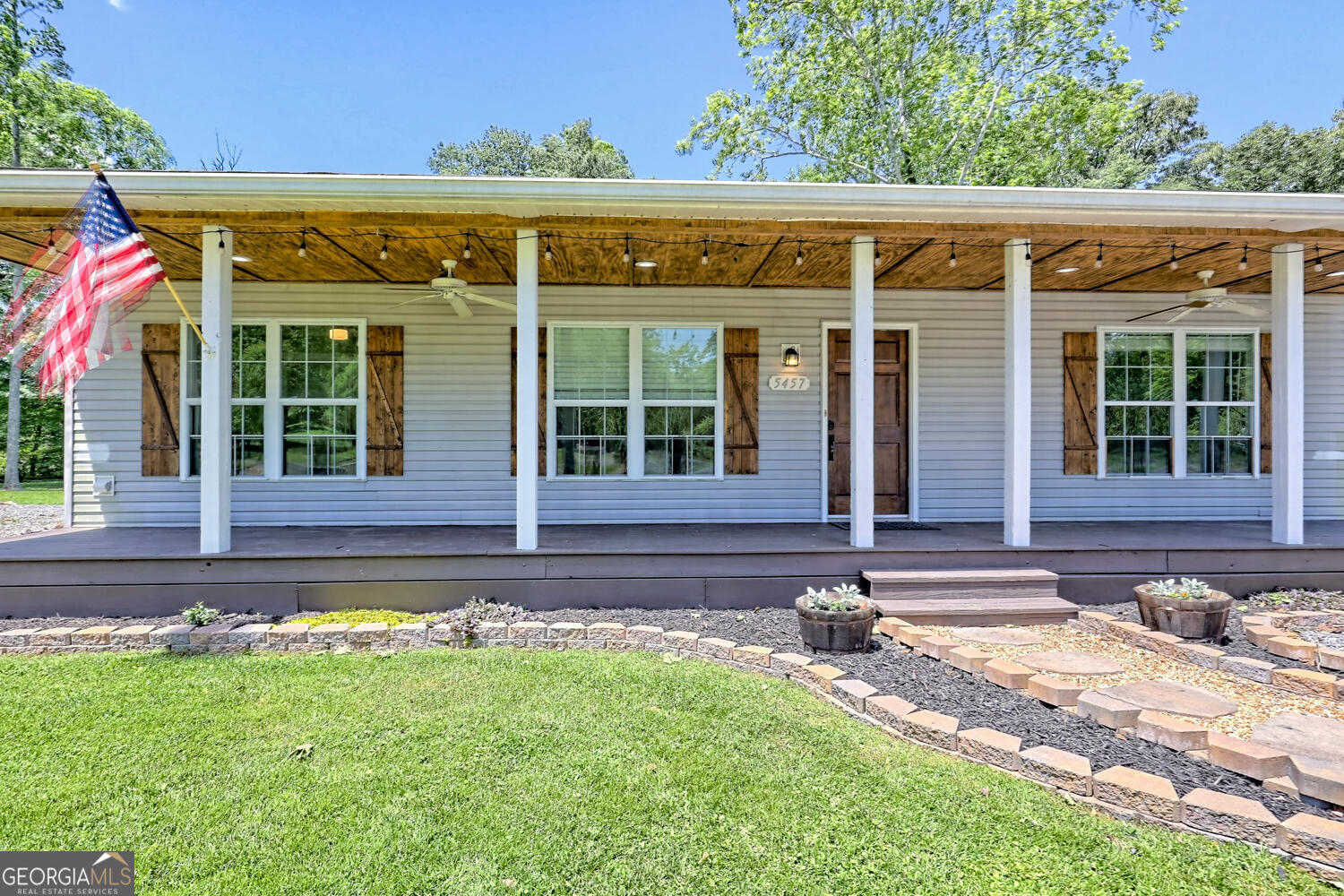 a view of a house with backyard and porch