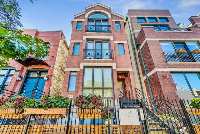 $729,000 | 1637 West Le Moyne Street, Unit 3 | Wicker Park