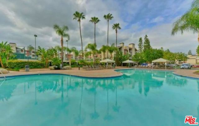 $3,200 | 21520 Burbank Boulevard, Unit 112 | Woodland Hills